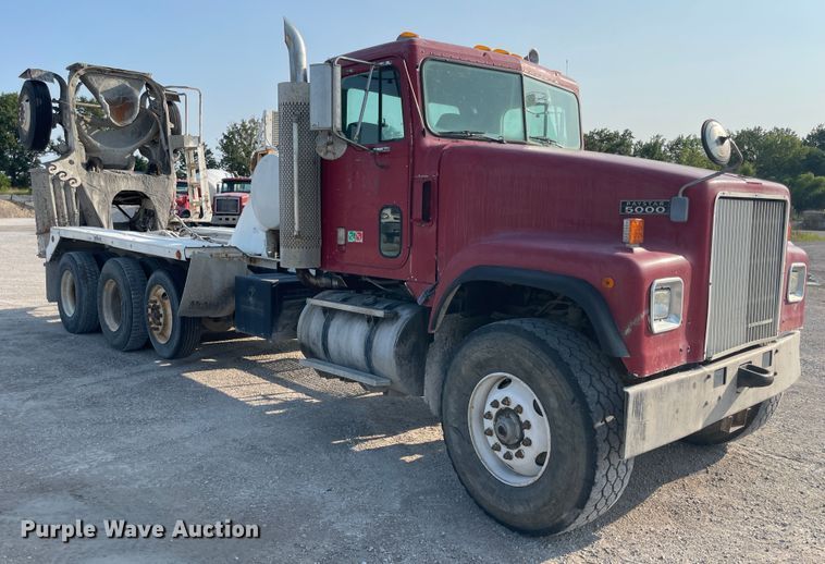 image for item JQ9672 1999 International 5000  ready mix truck