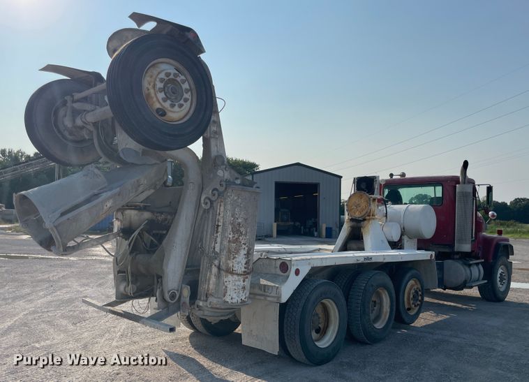 image for item JQ9672 1999 International 5000  ready mix truck