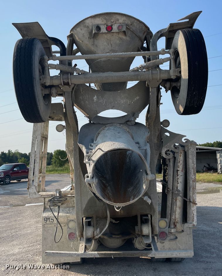 image for item JQ9672 1999 International 5000  ready mix truck