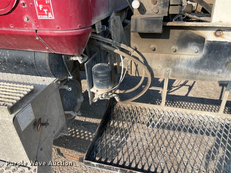 image for item JQ9672 1999 International 5000  ready mix truck