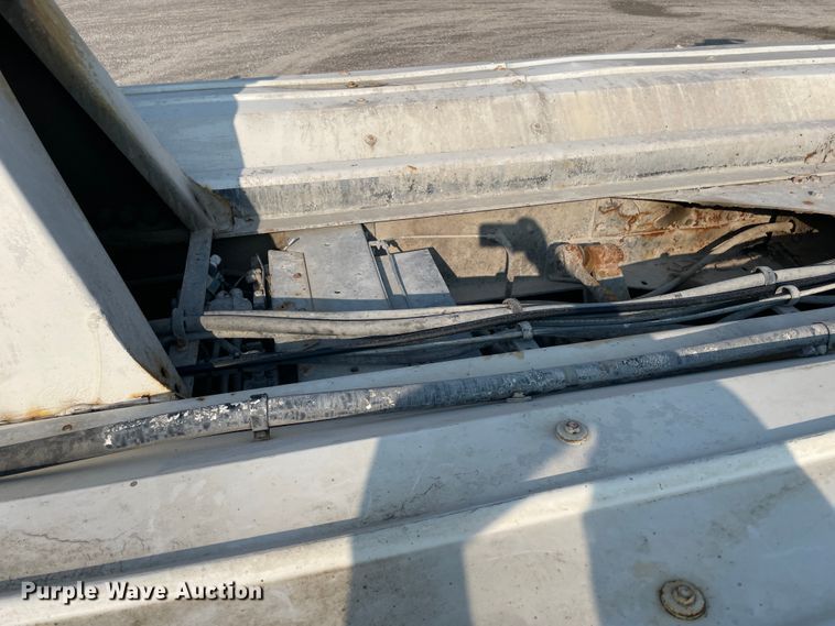 image for item JQ9672 1999 International 5000  ready mix truck