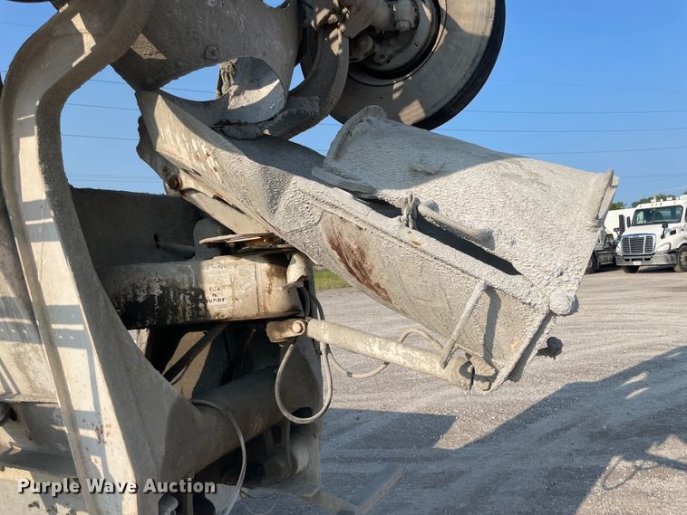 image for item JQ9672 1999 International 5000  ready mix truck