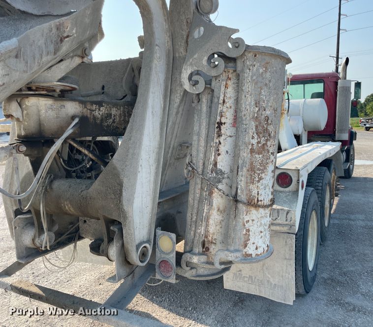 image for item JQ9672 1999 International 5000  ready mix truck