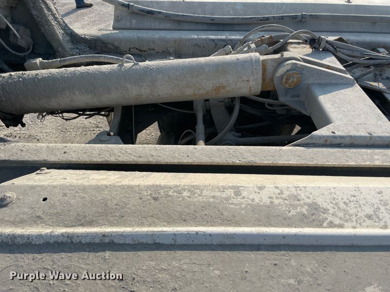 image for item JQ9672 1999 International 5000  ready mix truck