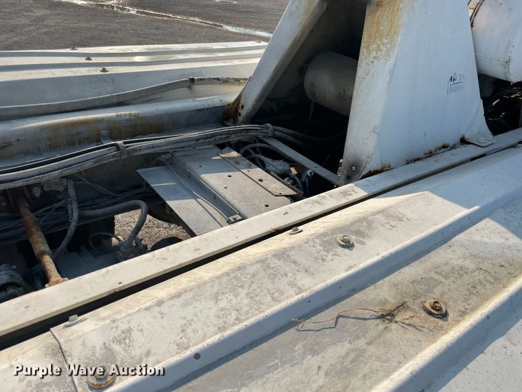 image for item JQ9672 1999 International 5000  ready mix truck