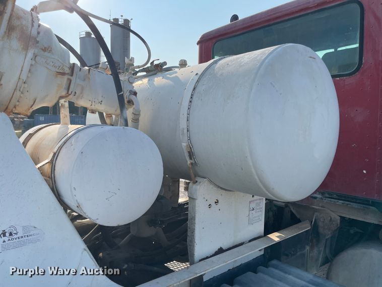 image for item JQ9672 1999 International 5000  ready mix truck