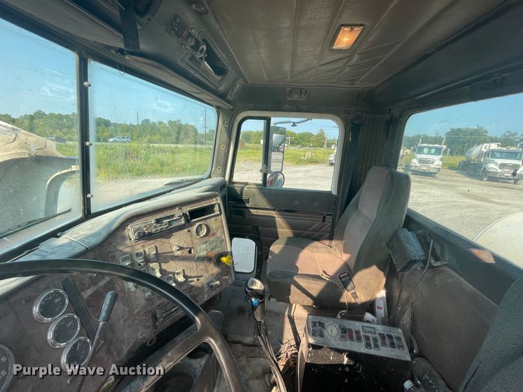 image for item JQ9672 1999 International 5000  ready mix truck