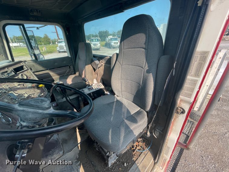 image for item JQ9672 1999 International 5000  ready mix truck