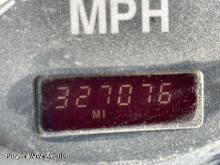 image for item JQ9672 1999 International 5000  ready mix truck