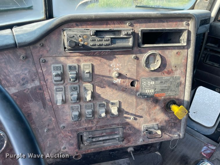 image for item JQ9672 1999 International 5000  ready mix truck