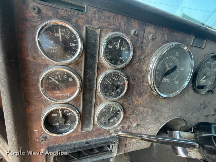 image for item JQ9672 1999 International 5000  ready mix truck