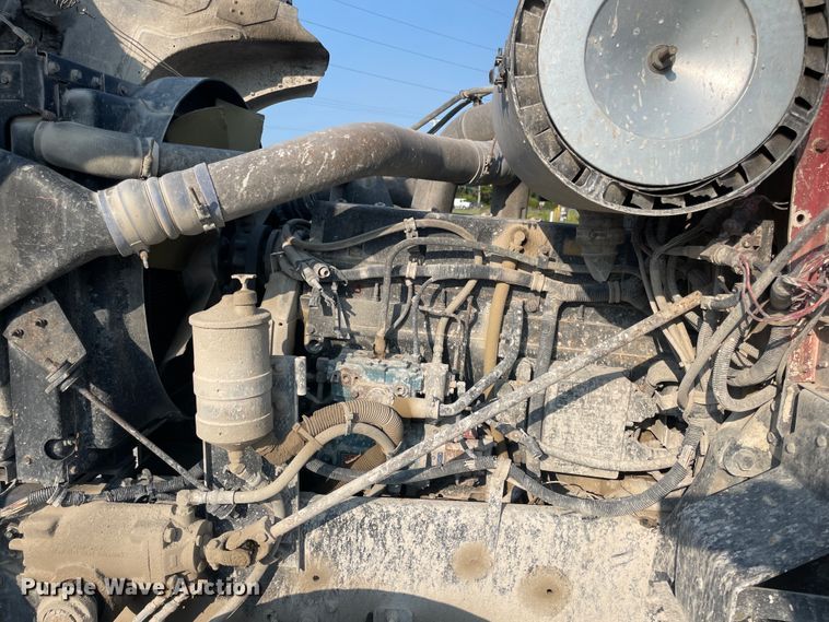 image for item JQ9672 1999 International 5000  ready mix truck