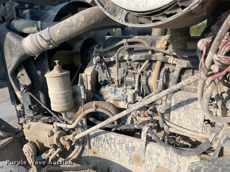 image for item JQ9672 1999 International 5000  ready mix truck