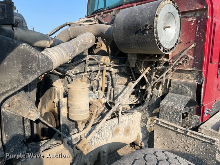 image for item JQ9672 1999 International 5000  ready mix truck