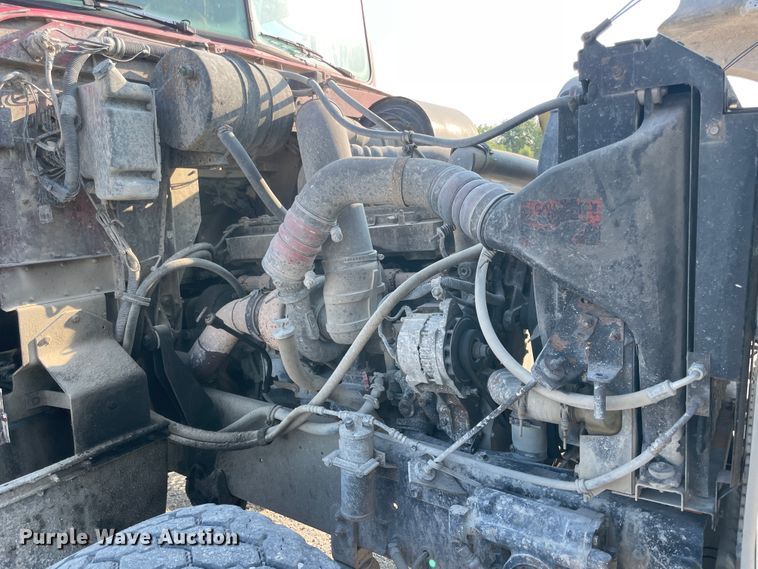 image for item JQ9672 1999 International 5000  ready mix truck