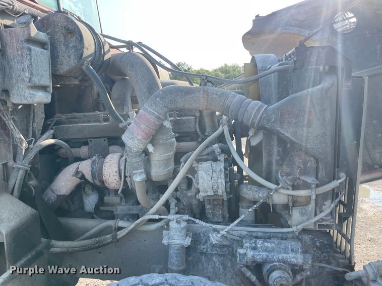 image for item JQ9672 1999 International 5000  ready mix truck