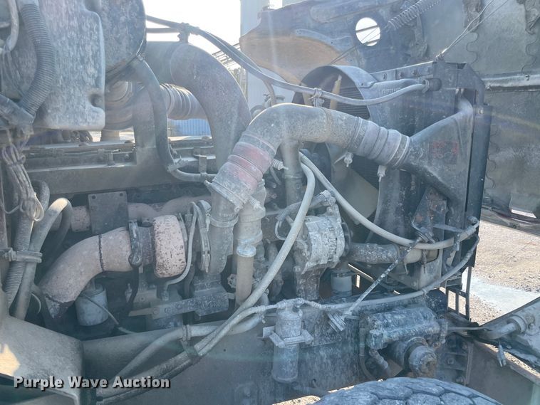 image for item JQ9672 1999 International 5000  ready mix truck