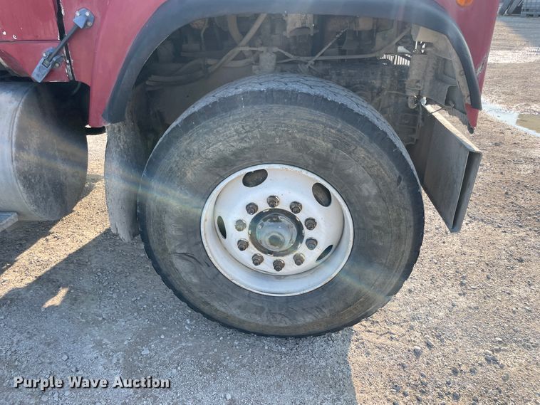 image for item JQ9672 1999 International 5000  ready mix truck