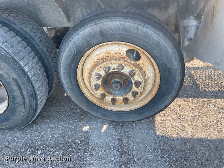 image for item JQ9672 1999 International 5000  ready mix truck