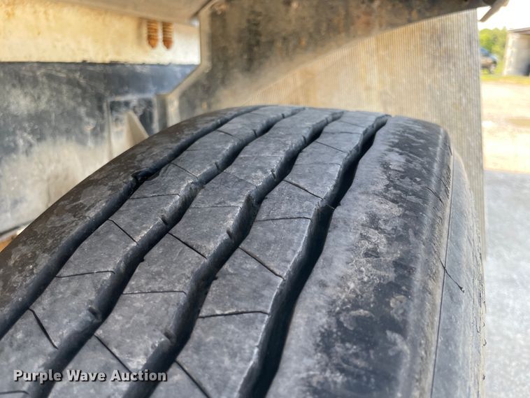 image for item JQ9672 1999 International 5000  ready mix truck