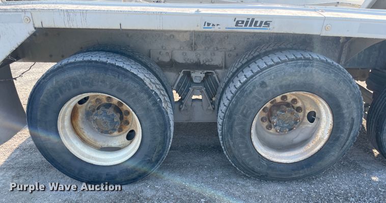 image for item JQ9672 1999 International 5000  ready mix truck