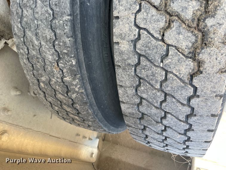 image for item JQ9672 1999 International 5000  ready mix truck