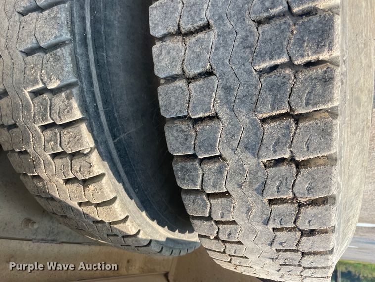 image for item JQ9672 1999 International 5000  ready mix truck