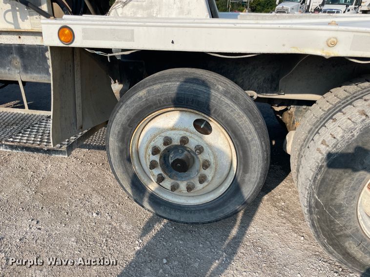 image for item JQ9672 1999 International 5000  ready mix truck