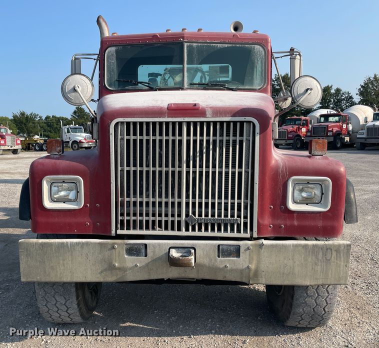 image for item JQ9673 2000 International 5000  ready mix truck