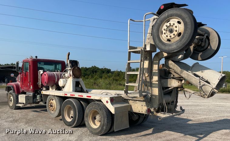 image for item JQ9673 2000 International 5000  ready mix truck