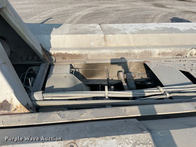 image for item JQ9673 2000 International 5000  ready mix truck