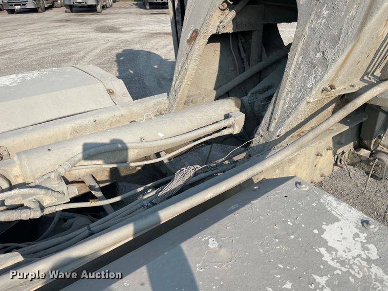 image for item JQ9673 2000 International 5000  ready mix truck