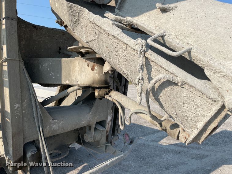 image for item JQ9673 2000 International 5000  ready mix truck