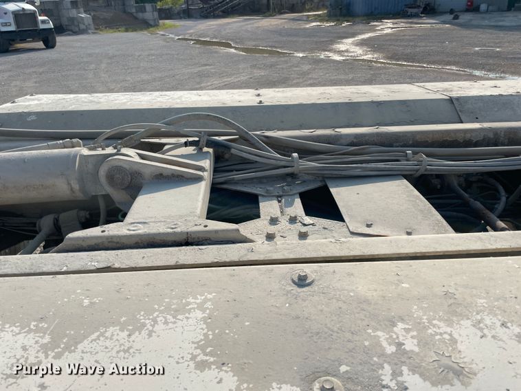 image for item JQ9673 2000 International 5000  ready mix truck