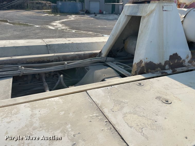 image for item JQ9673 2000 International 5000  ready mix truck