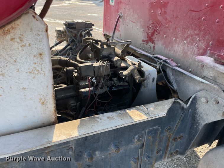 image for item JQ9673 2000 International 5000  ready mix truck