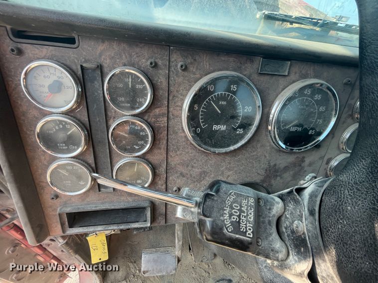 image for item JQ9673 2000 International 5000  ready mix truck