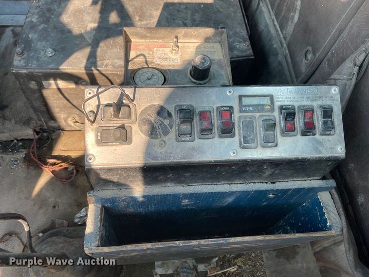 image for item JQ9673 2000 International 5000  ready mix truck