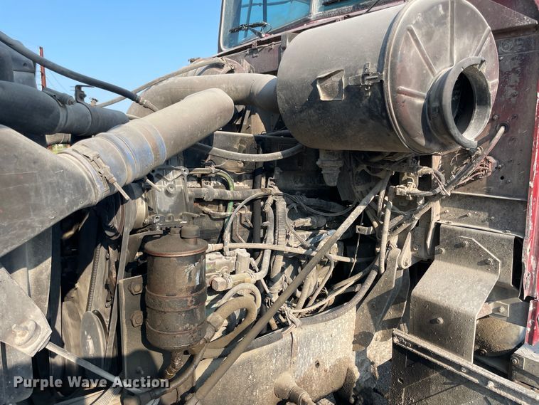 image for item JQ9673 2000 International 5000  ready mix truck