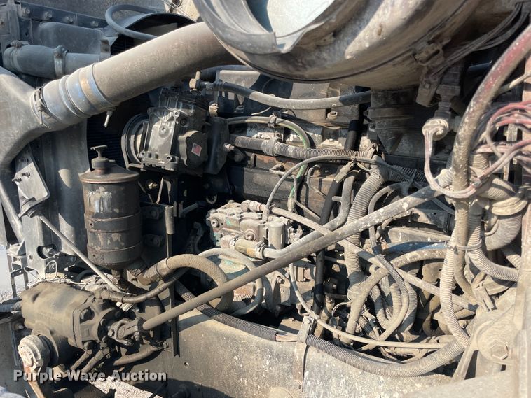 image for item JQ9673 2000 International 5000  ready mix truck