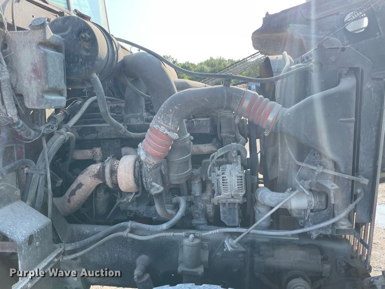 image for item JQ9673 2000 International 5000  ready mix truck