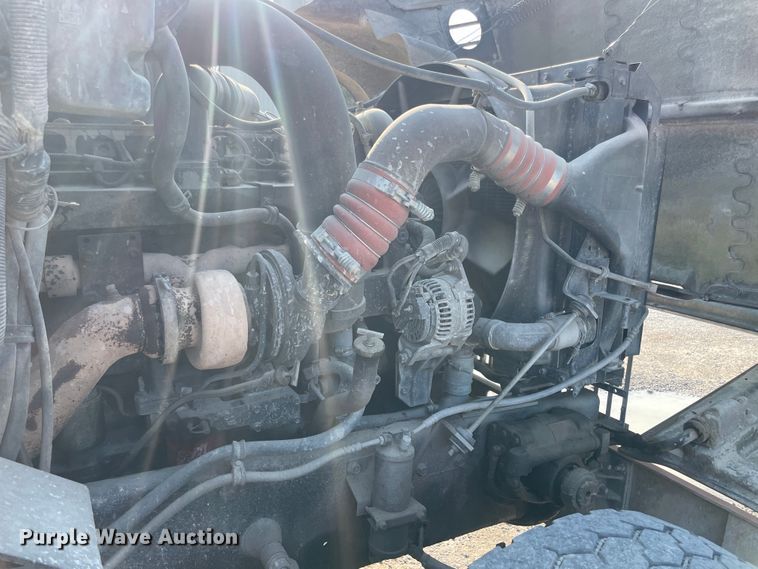 image for item JQ9673 2000 International 5000  ready mix truck