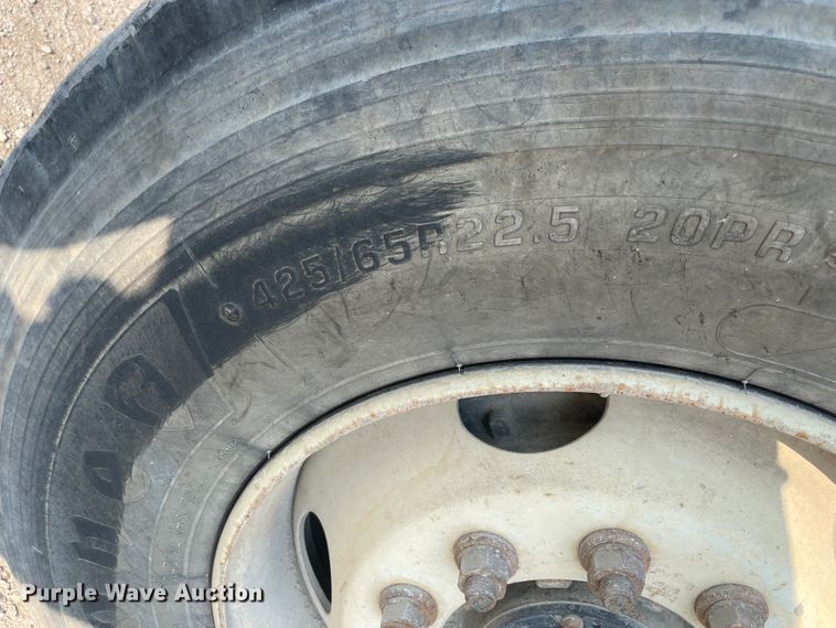 image for item JQ9673 2000 International 5000  ready mix truck