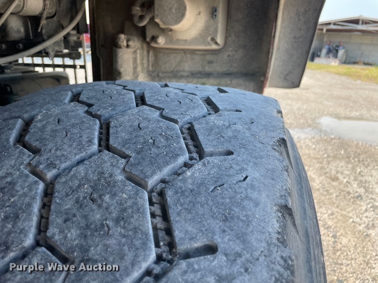 image for item JQ9673 2000 International 5000  ready mix truck