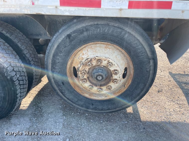 image for item JQ9673 2000 International 5000  ready mix truck