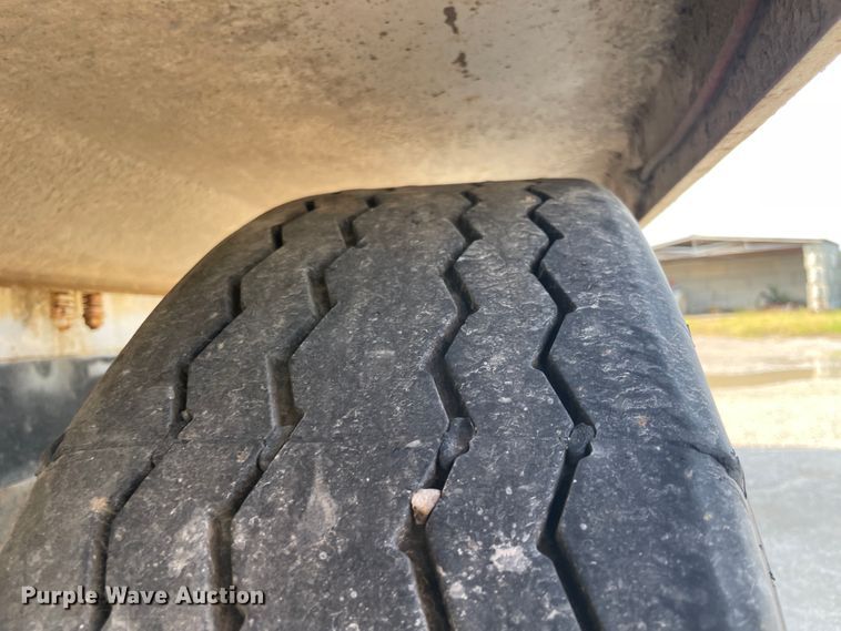 image for item JQ9673 2000 International 5000  ready mix truck