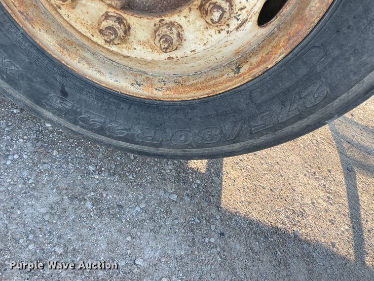 image for item JQ9673 2000 International 5000  ready mix truck