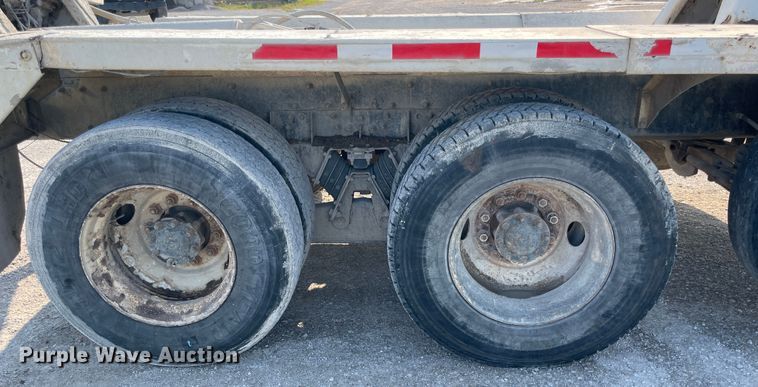 image for item JQ9673 2000 International 5000  ready mix truck