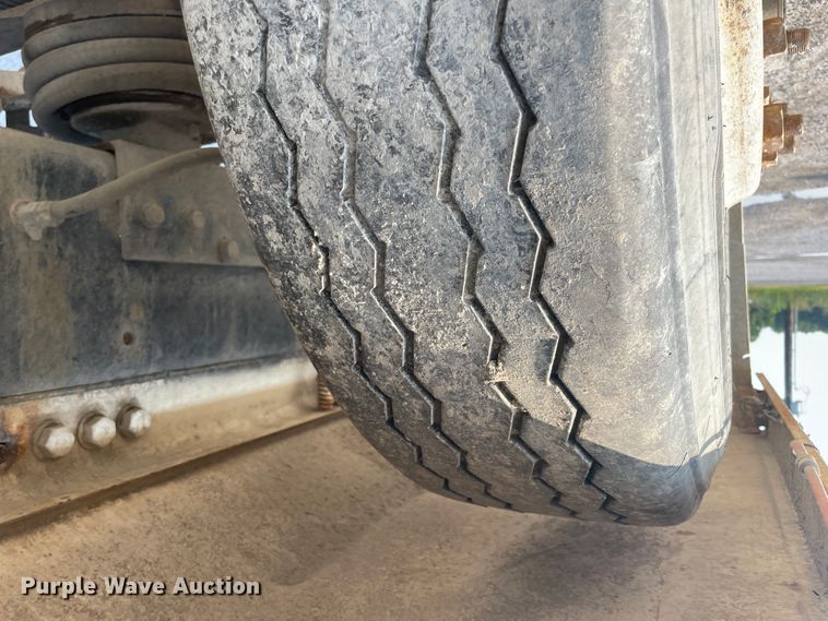 image for item JQ9673 2000 International 5000  ready mix truck