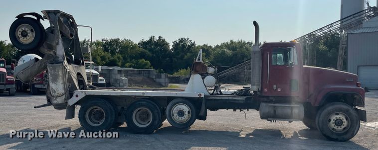 image for item JQ9674 1998 International 5000  ready mix truck